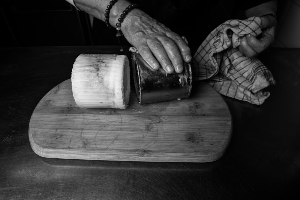 Préparation du foie gras au restaurant de l'estanquet